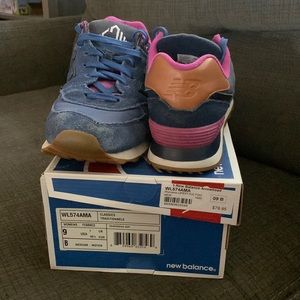New Balance 574 Classic Sz 9 Womens Blue and Pink